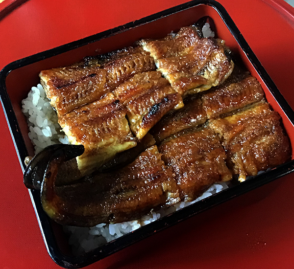 安城の老舗うなぎ・お料理・吉野屋。1899年の創業以来123年。親子4代にわたり受け継がれた鰻の照（タレ）を是非お試しください|駐車場6台完備
