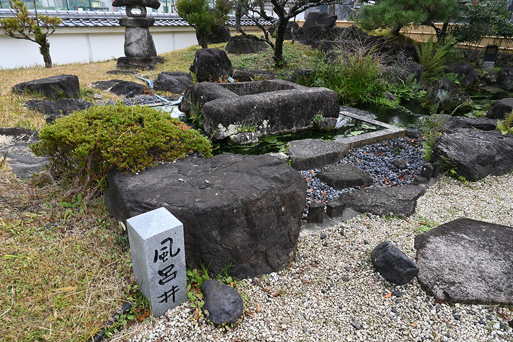 安城の老舗うなぎ・お料理・吉野屋。1899年の創業以来124年。親子4代にわたり受け継がれた鰻の照（タレ）を是非お試しください|駐車場6台完備